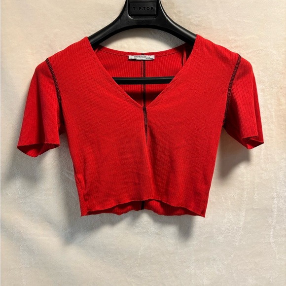 Sporty Crop Red - Picture 2 of 3